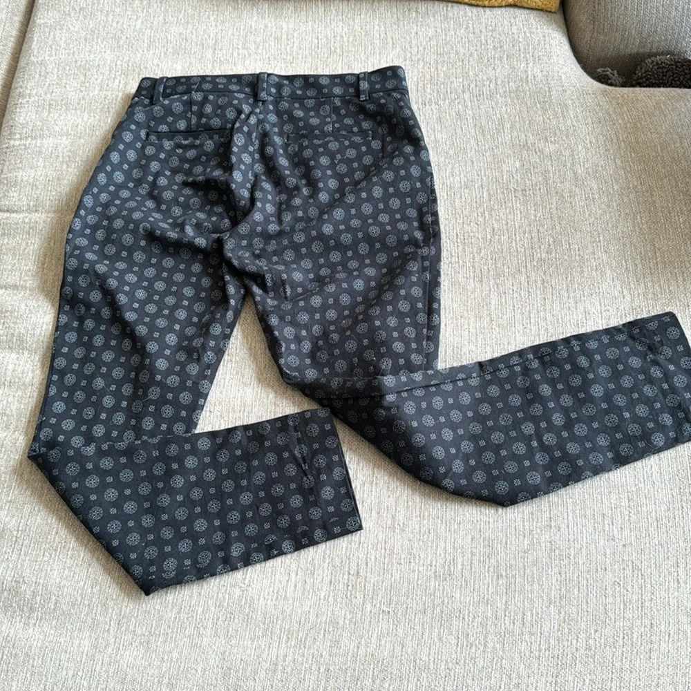 GAP Geometric Print Bi Stretch black print
Skinny Ankle Pants, size 4 - Picture 4 of 11